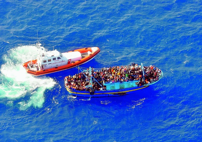 Lampedusa e gli sbarchi mai finiti: in una notte approdati quasi 200 migranti