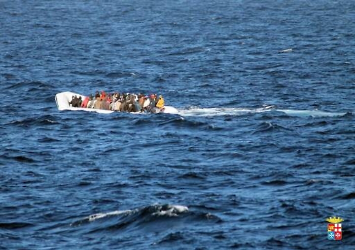 Nuova tragedia nel Canale di Sicilia Soccorso gommone, a bordo 17 cadaveri