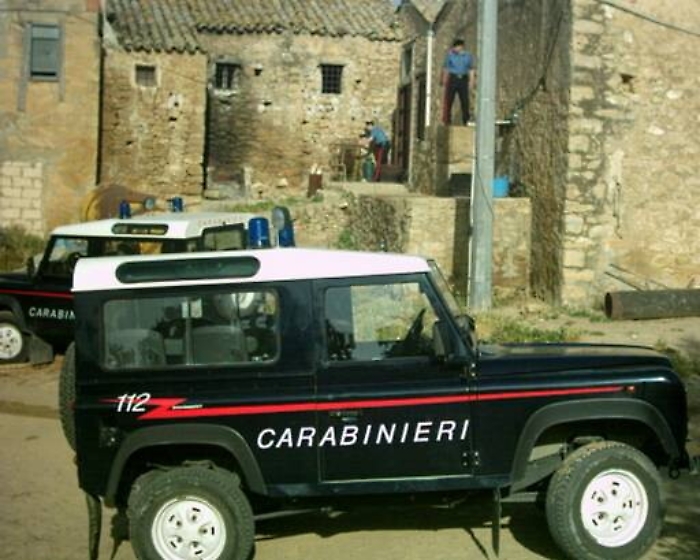 Palermo, auto dei carabinieri tampona Fiat 500: 4 feriti