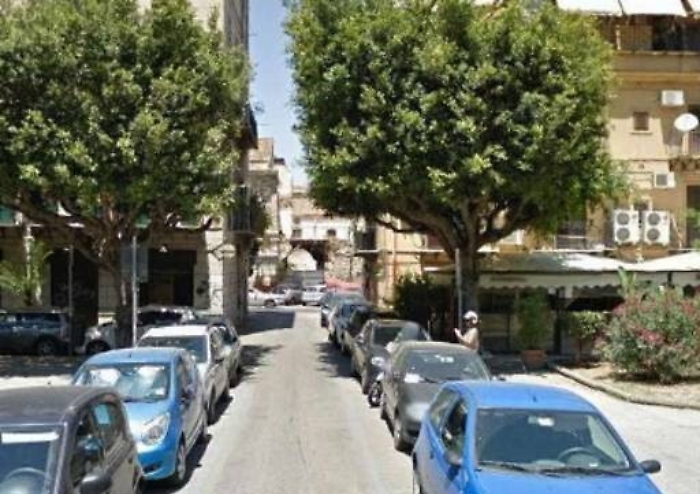 Palermo, ruba un’auto ma a bordo c’è una bambina