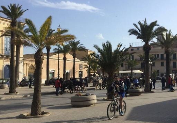 Pozzallo, la porta dell&rsquo;immigrazione &rdquo;Ma l&rsquo;accoglienza non ci d&agrave; il pane&rdquo;