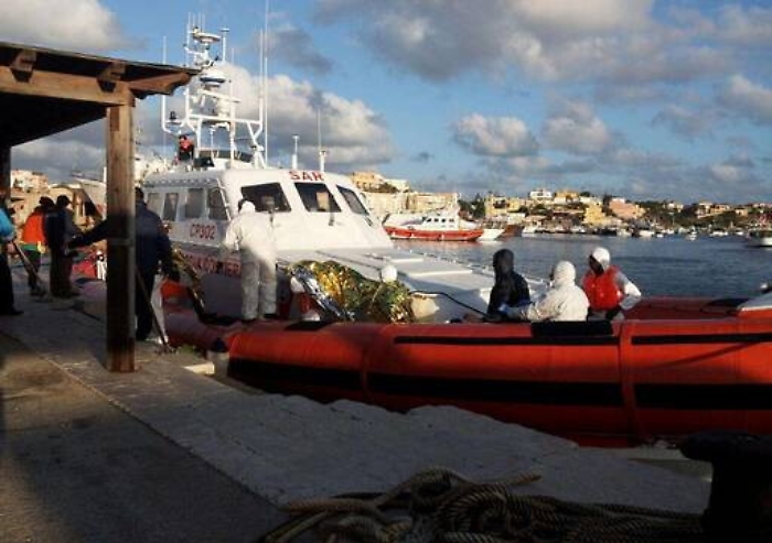 Riprende l&rsquo;assalto alle coste della Sicilia dieci barconi soccorsi a sud di Lampedusa