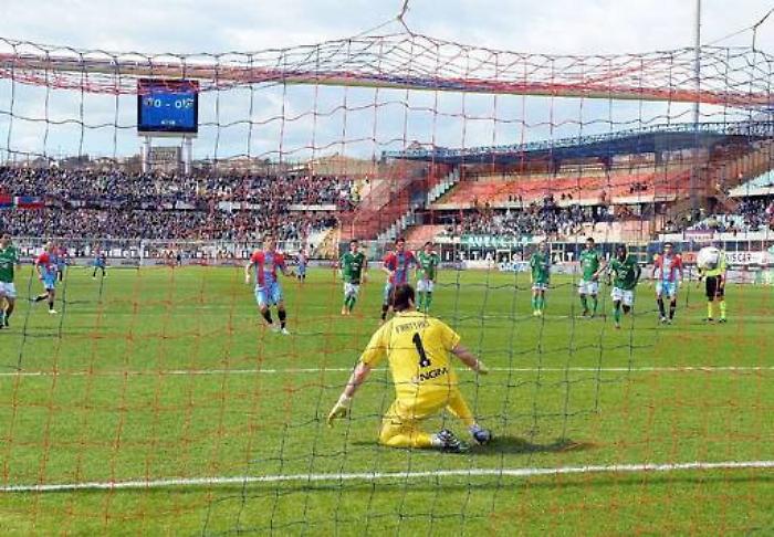 Serie B, Catania vittoria fondamentale 1 a 0 all&rsquo;Avellino, la speranza resta viva