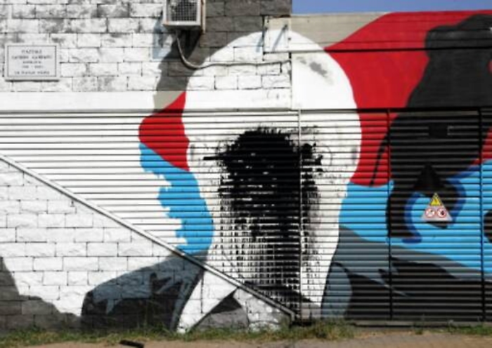 Sfregiato murales dedicato a Cannavò. Bianco: «puliremo tutto»