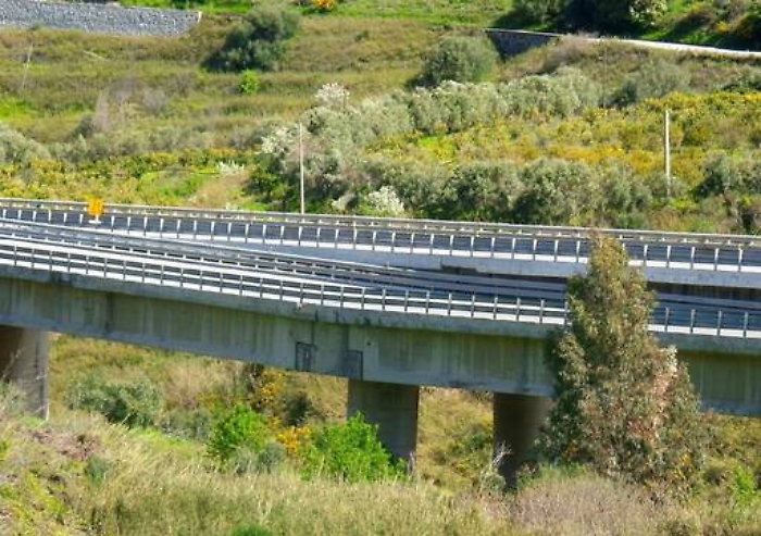 Sicilia divisa in due, slitta (forse) a lunedì la dichiarazione d’emergenza per la A19