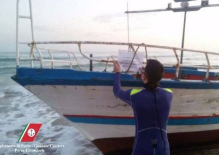 Torre Salsa, sbarco &ldquo;silenzioso&rdquo; Sulla spiaggia c&rsquo;&egrave; solo il barcone