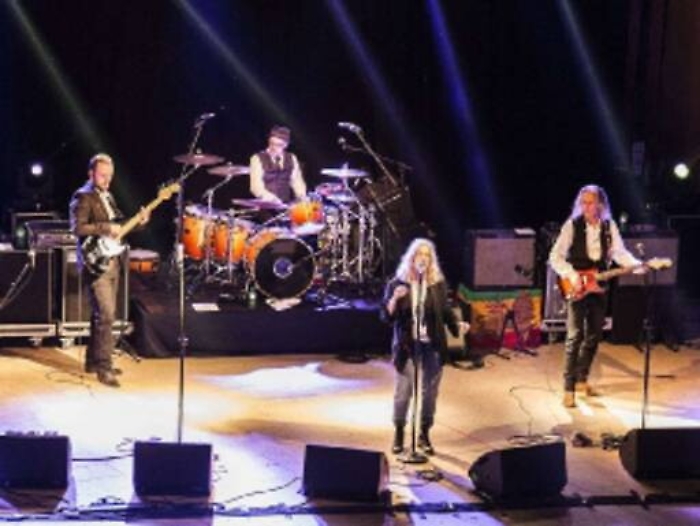 Tutti sul palco per Patti Smith: la &ldquo;sciamana del rock&rdquo; incanta Zafferana