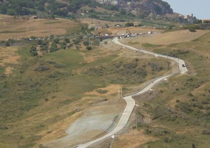 Un euro di pedaggio per completare i lavori sulla trazzera divenuta bretella