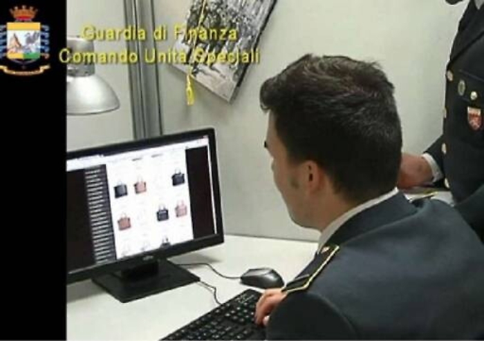 Vendita on line di marchi "fasulli" Perquisizioni a Palermo e Catania