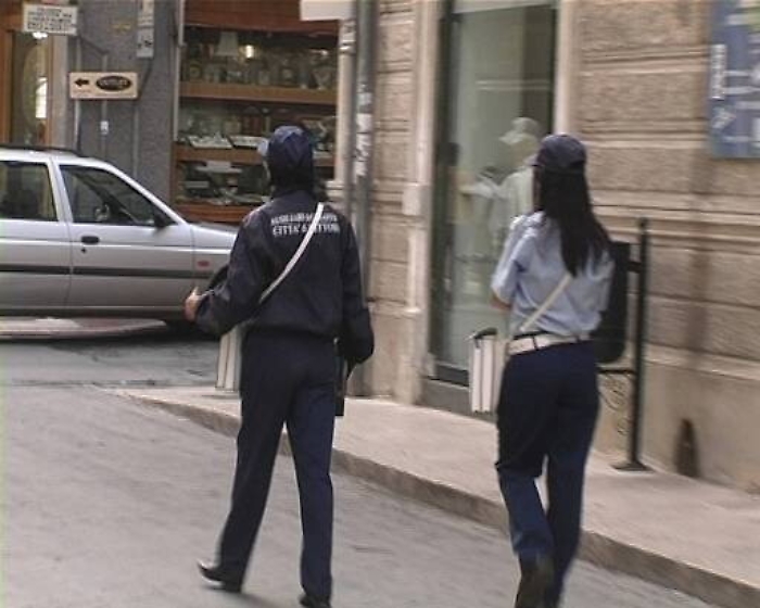 Vigilessa aggredita a Messina da due motociclisti multati