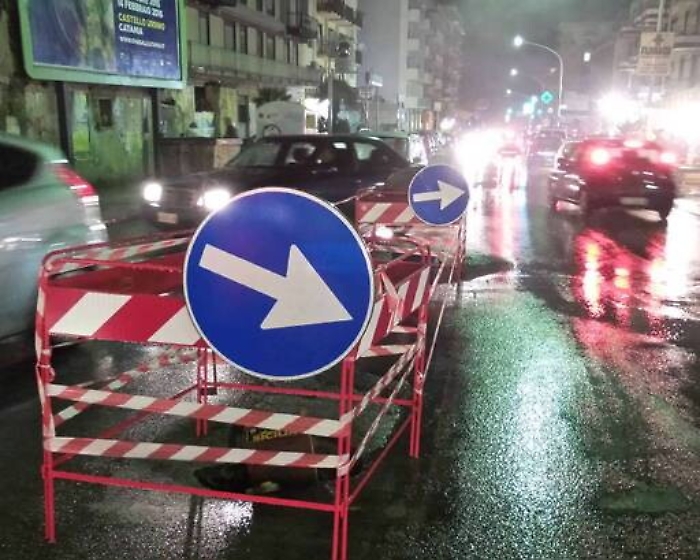 Voragine si apre a Palermo, chiuso tratto di strada in via Armando Diaz