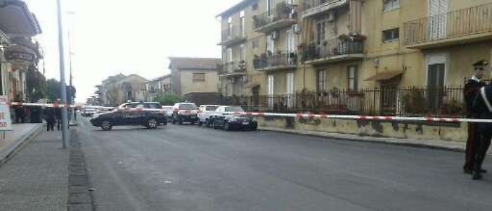 Biancavilla, due sicari sparano da moto La vittima illesa: errore o avvertimento?