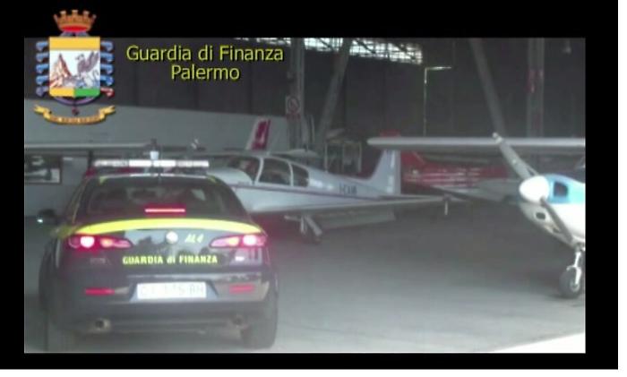 Palermo, sequestrati a un avvocato una Ferrari e un aereo privato