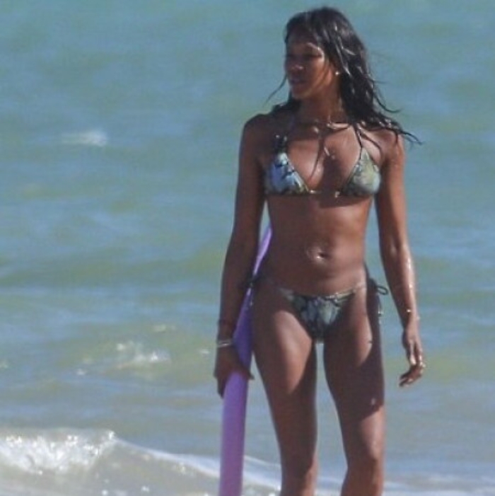 Colpi di borsetta a fotografo di Lipari Condannata  Naomi Campobell