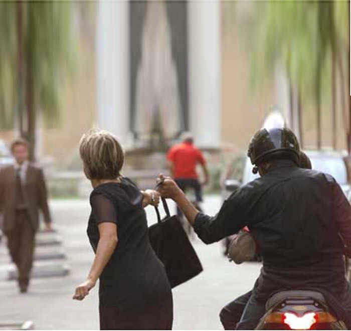 Catania, turiste rapinate ringraziano forze dell'ordine