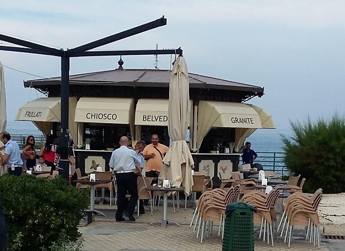 Catania, sequestrati tavoli e sedie a chiosco di piazza Consiglio d’Europa