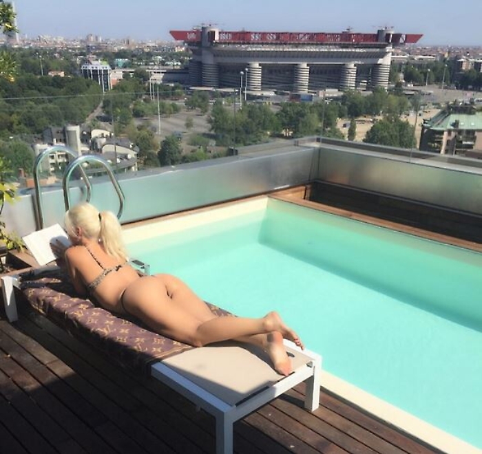 Icardi non c'è e Wanda Nara si gode l'attico con vista