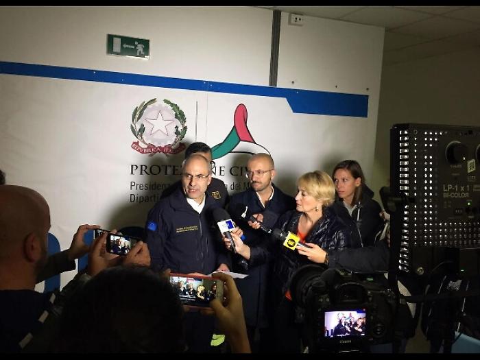 Renzi, estesi poteri emergenza a Curcio