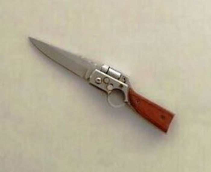 Studente egiziano deruba giovane del telefonino con la minaccia di un coltello: arrestato