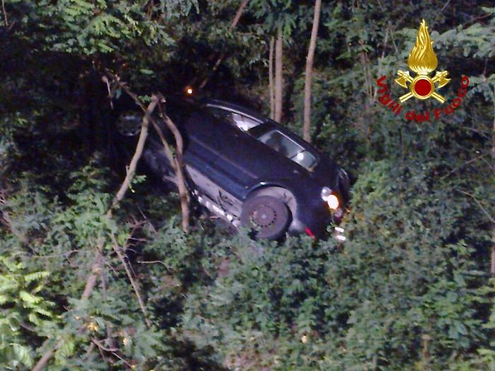 Auto in una scarpata nel palermitano: un morto e due feriti