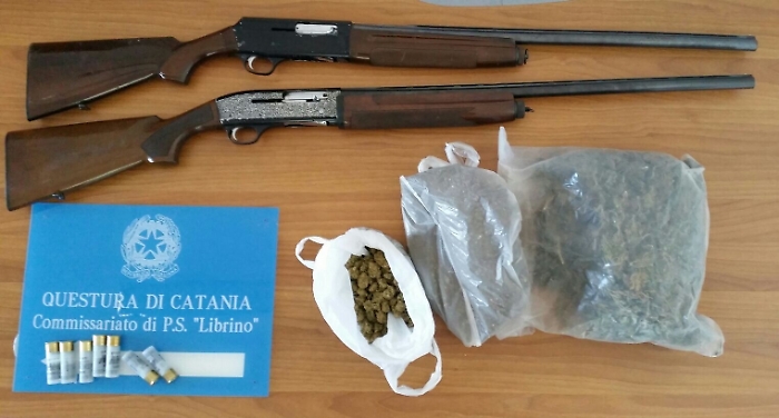 Catania, blitz del Palazzo di Cemento a Librino: trovati 2 kg di marijuana e due fucili