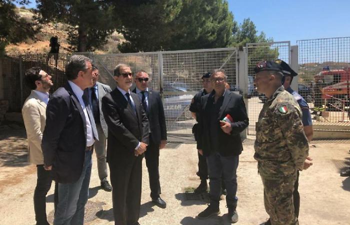 Musumeci, al via tour delle isole minori: &laquo;Lampedusa terra di grandi chances&raquo;