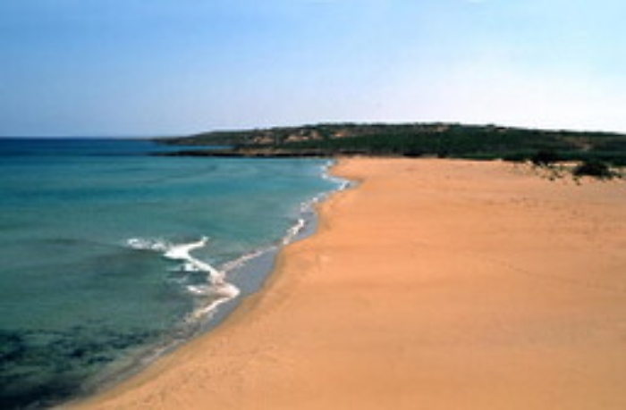 Migranti pakistani sbarcano a Noto con barca a vela