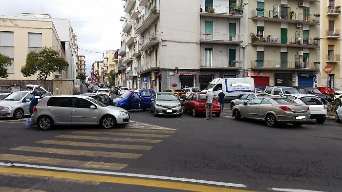 Catania: Via Giacomo Leopardi, chiusura strada per fare acquisti!
