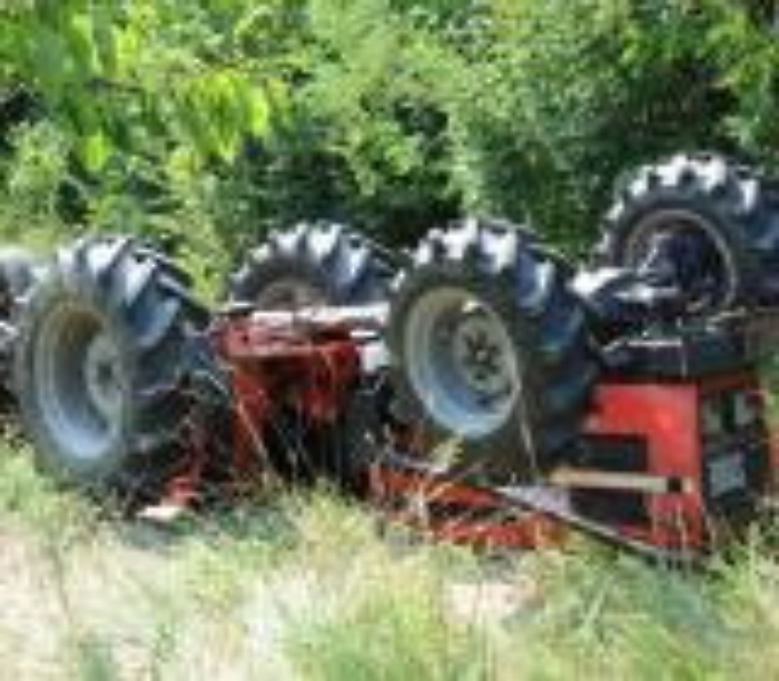 Tragedia nelle campagne di Campobello di Licata. Si ribalta trattore, agricoltore muore schiacciato.