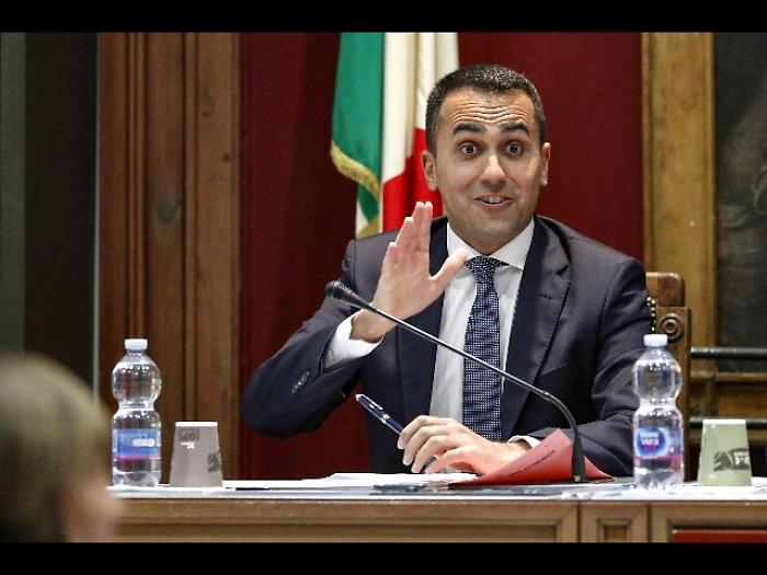 Di Maio, taglio vitalizi regalo a Paese