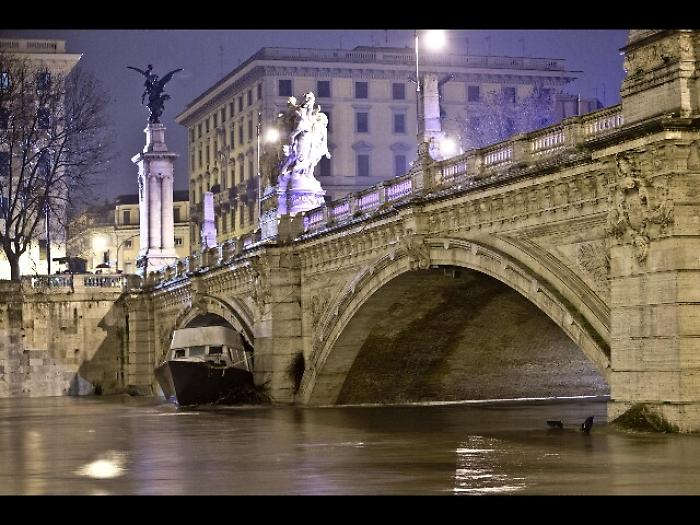Capodanno: a Roma festa lungo il Tevere