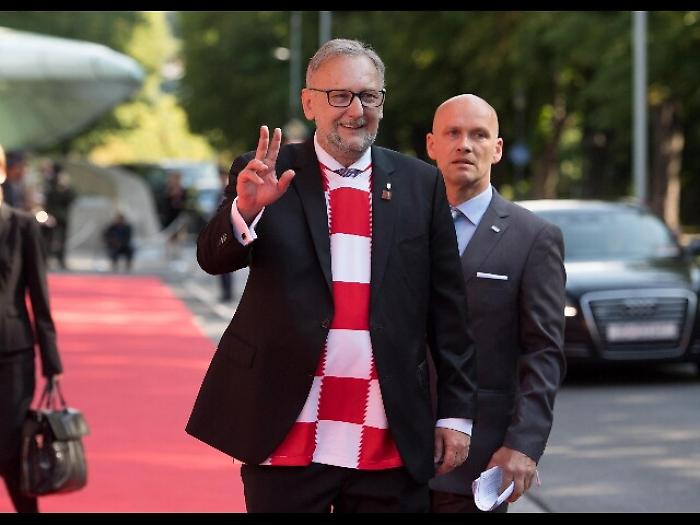 Ministri Croazia con maglietta Nazionale