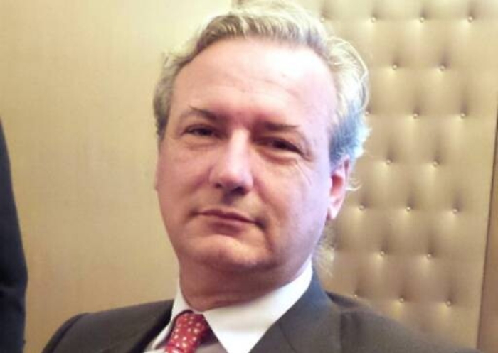 Assessore cerca addetto stampa su Facebook, scoppia la polemica