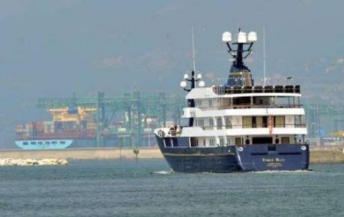 Avvistato a largo di Lipari lo yacht &ldquo;Force Blue&rdquo;confiscato a Briatore, ma autorizzato a fare charter