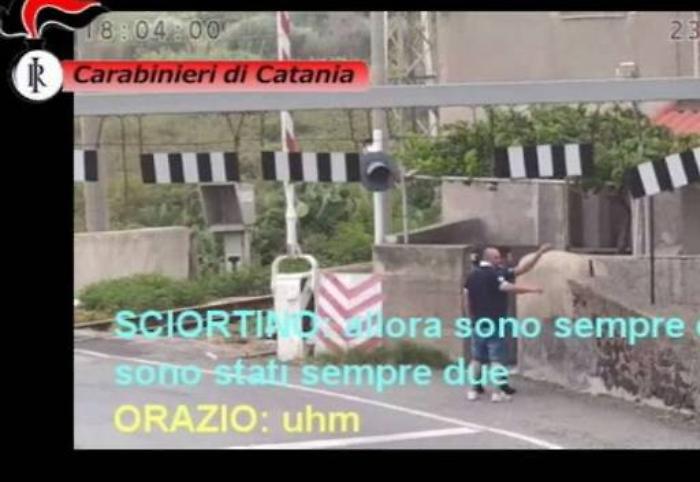 Blitz antimafia a Patern&ograve;, parla un pentito Sgominati due clan, arrestate sedici persone
