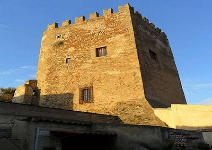 Brolo, truffa sulle manifestazioni culturali La Finanza sequestra la torre medioevale