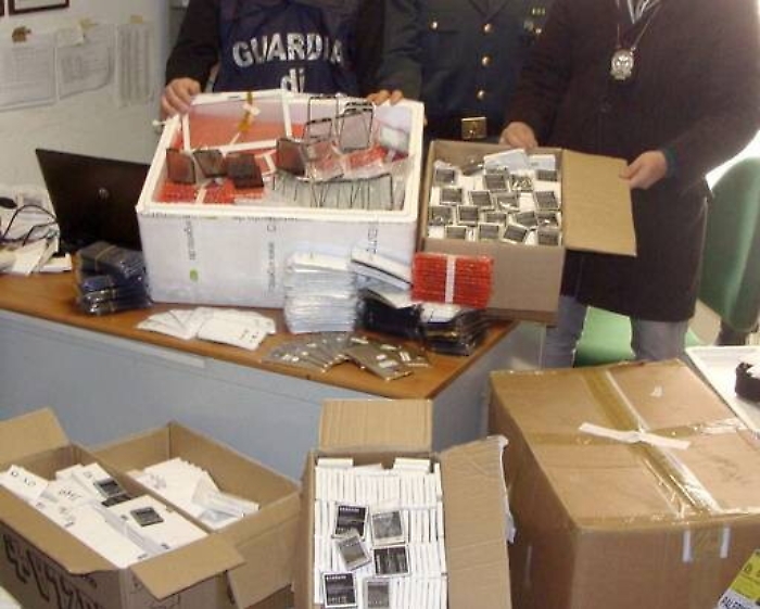 Catania, Gdf sequestra 120 mila articoli falsi e pericolosi