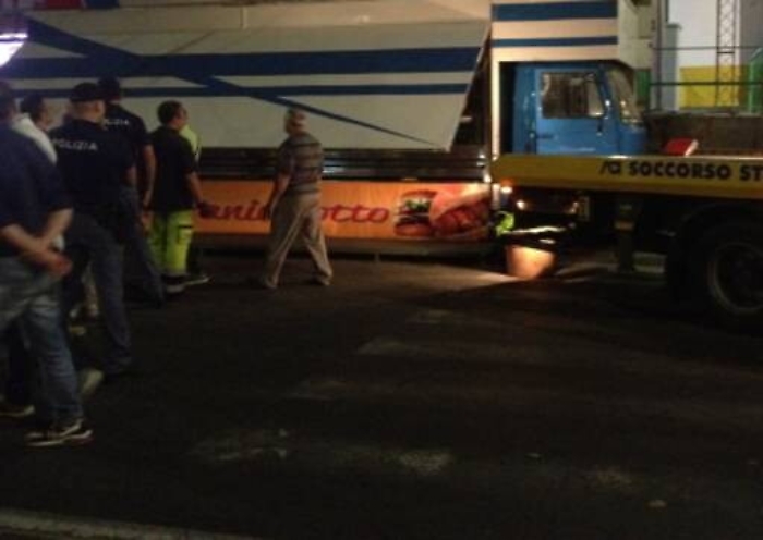 Catania, ambulante abusivo rompe tre denti a un vigile
