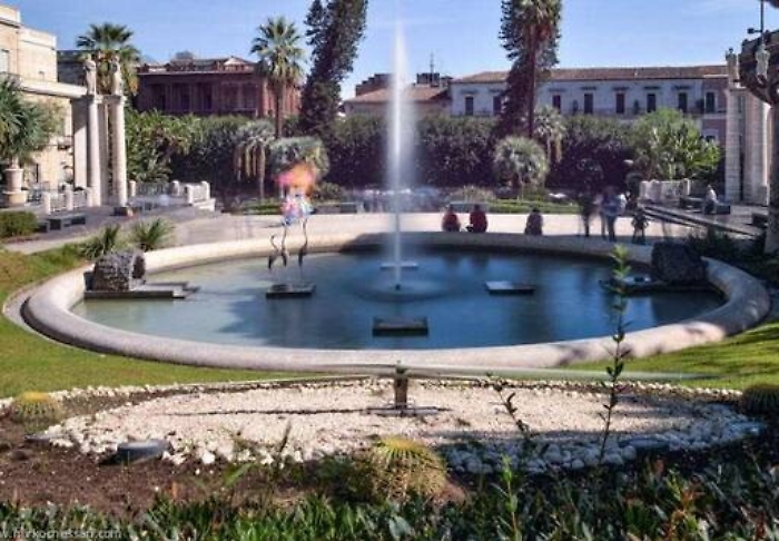 Catania, deposito in fiamme a Villa Bellini I vigili all&rsquo;interno trovano un cadavere