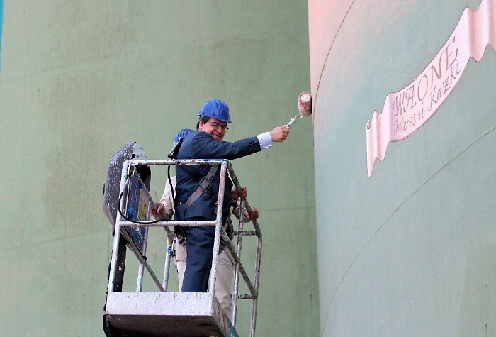 Catania, la street art ridà colore al porto: ecco i "nuovi" silos