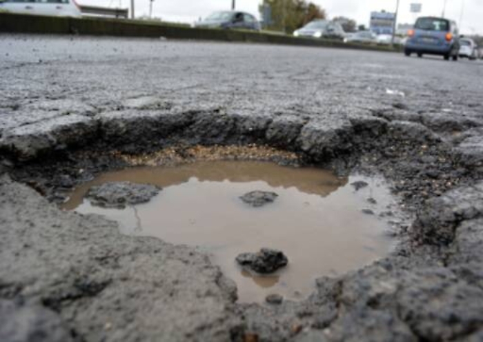 Catania, i giorni di pioggia lasciano in dote strade groviera