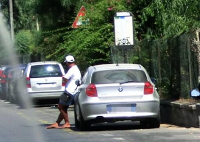 Catania, i parcheggiatori abusivi si impadroniscono della città