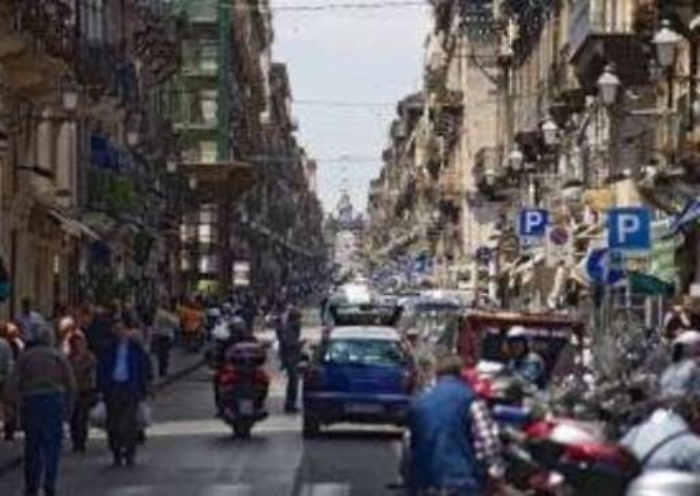 Catania, scippata turista tedesca Banditi le rompono anche un dito