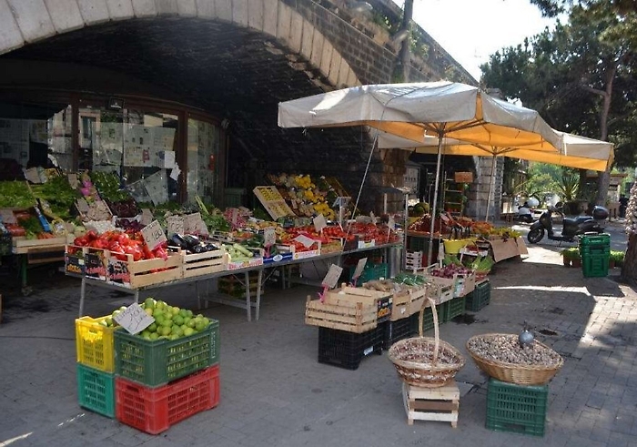 Catania, sequestrata (di nuovo) rivendita di frutta in via Dusmet