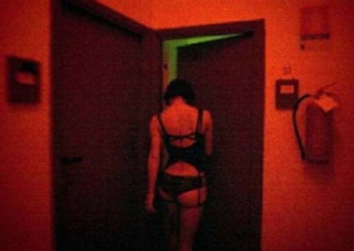 Catania, sequestrati due falsi club per scambisti: c&rsquo;erano prostitute