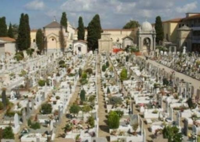 Catania: uccisa in cimitero, il figlio: «Riesumare la salma, esame graffi»