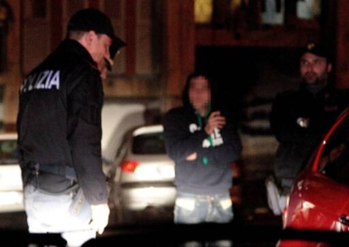 Catania, una notte sulle &ldquo;volanti&rdquo; nelle piazze di spaccio della citt&agrave;