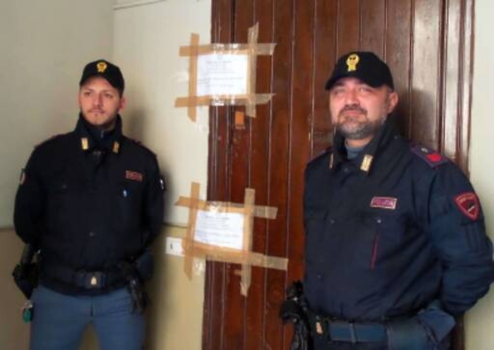 Centro massaggi a “luci rosse” scoperto dalla polizia a Palermo