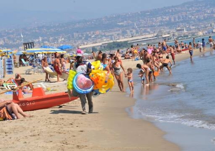 Dalla Plaia ad Aci Trezza, Goletta Verde boccia il mare pi&ugrave; frequentato dai catanesi