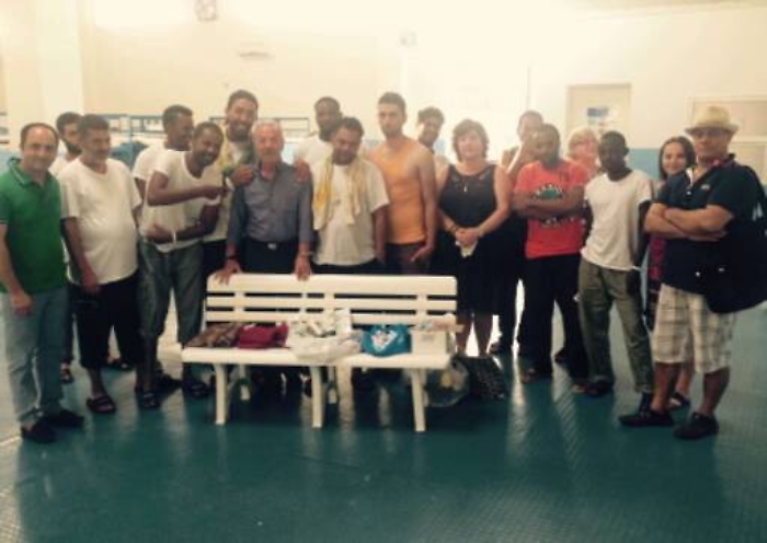 Dalla Svezia a Pozzallo per portare doni ai profughi